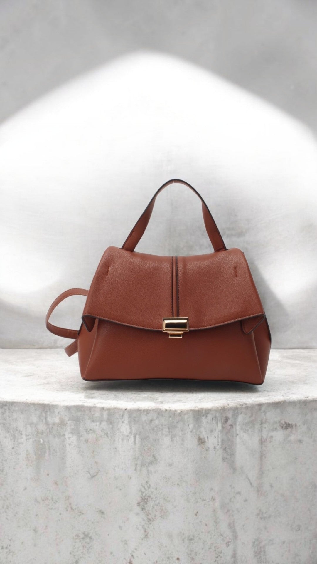 Sac à Main Femme Élégant avec Bandoulière – Camel & Noir