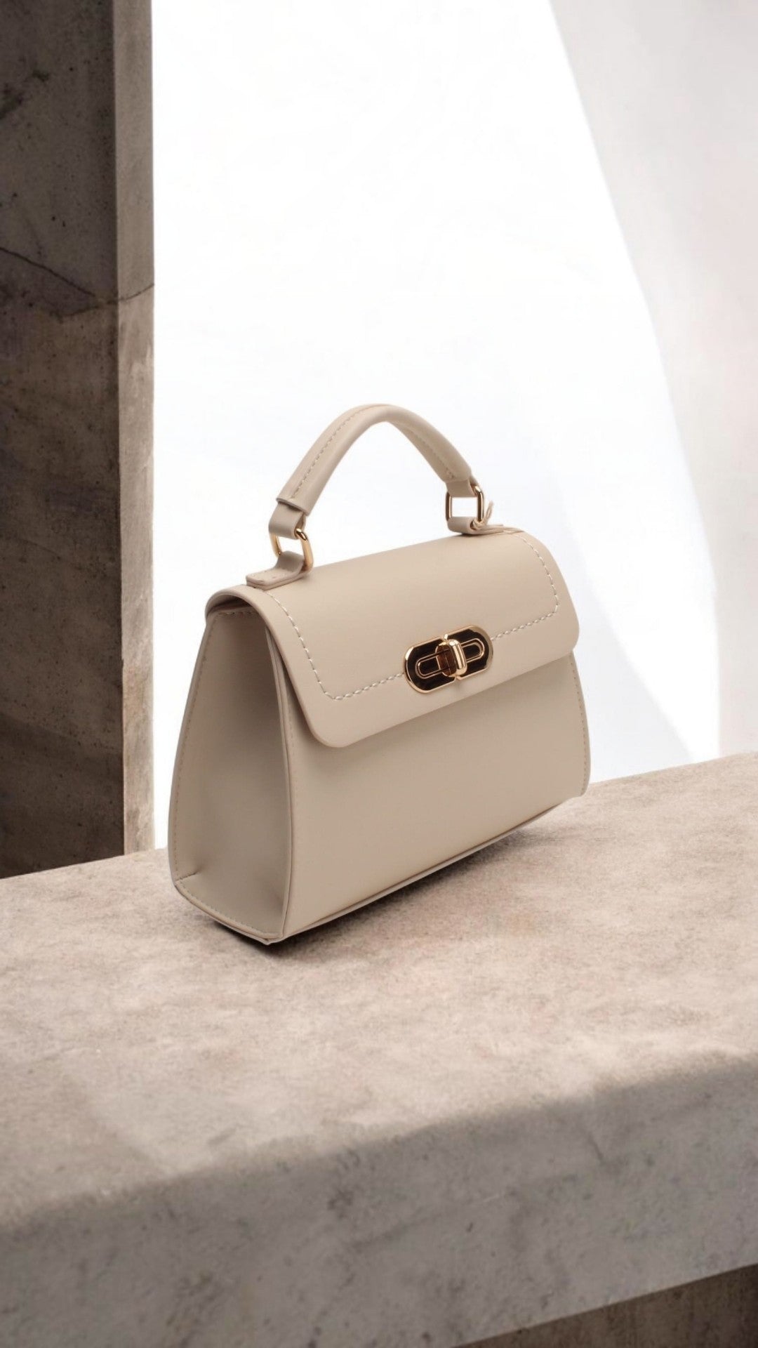 Sac à Main Femme Élégant avec Poignée – Camel, Noir & Beige