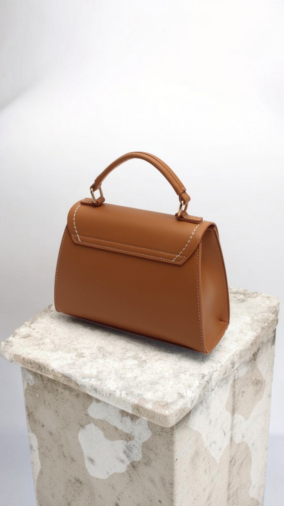 Sac à Main Femme Élégant avec Poignée – Camel, Noir & Beige