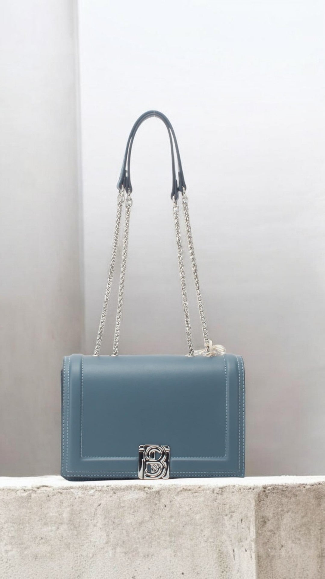 Sac à Bandoulière Femme Élégant avec Chaîne – Bleu & Noir