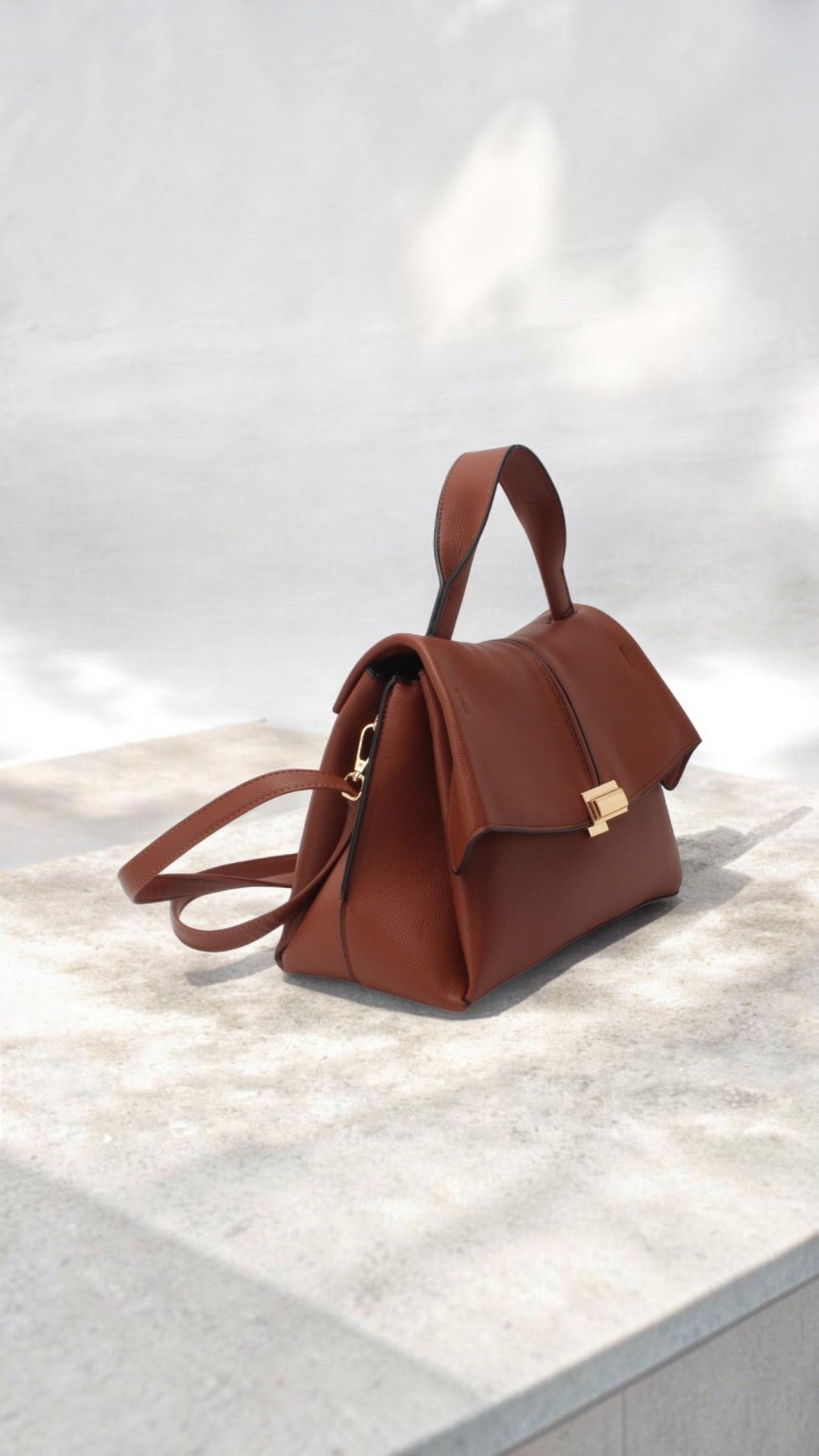 Sac à Main Femme Élégant avec Bandoulière – Camel & Noir